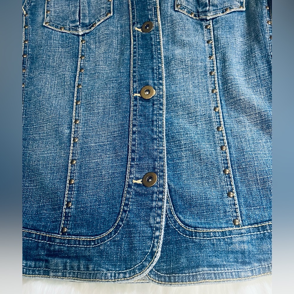Reba Sz M Blue Denim Womens Jacket with Studs and appliqué design on back - Picture 5 of 11